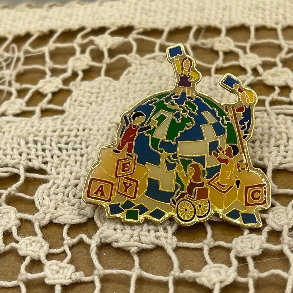 Colorful Enamel World Pin - Picture 3 of 4